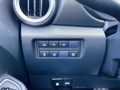 Used 2020 Nissan Versa S FWD image 14