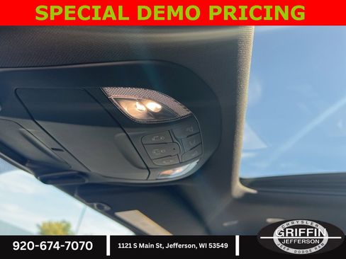 New 2026 Chrysler Pacifica Select image 32