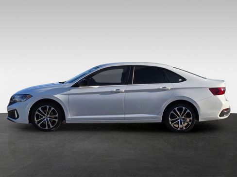 Used 2022 Volkswagen Jetta Sport image 7