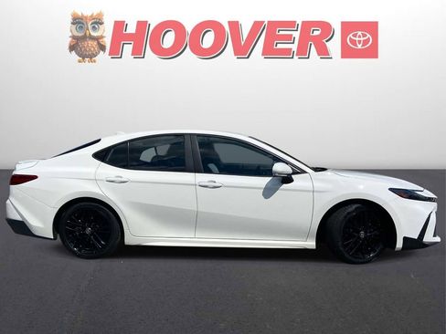 Used 2025 Toyota Camry SE w/ Convenience Package FWD image 2