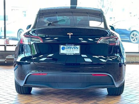 Used 2023 Tesla Model Y Long Range AWD/4WD image 9