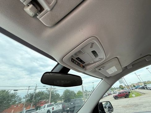 Used 2020 Chevrolet Traverse LT FWD image 22