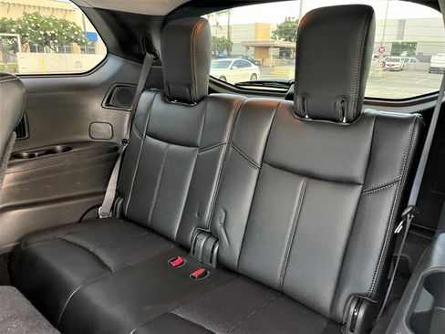 Used 2017 Nissan Pathfinder Platinum image 11