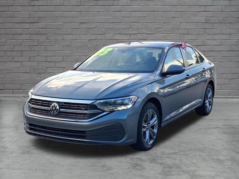 Used 2023 Volkswagen Jetta SE FWD image 4