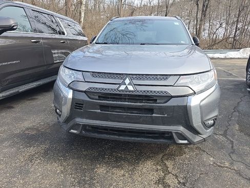 Used 2020 Mitsubishi Outlander AWD image 2