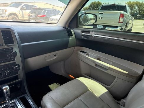 Used 2007 Chrysler 300 Touring L RWD image 4