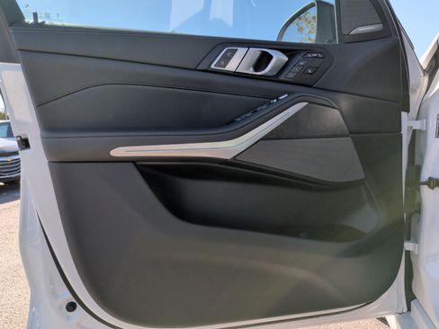 Certified 2025 BMW X7 xDrive40i w/ Premium Package image 14