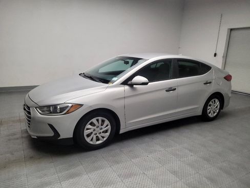 Used 2017 Hyundai Elantra SE FWD image 2