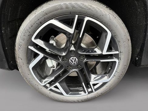 New 2026 Volkswagen Tiguan SEL R-Line AWD/4WD image 16