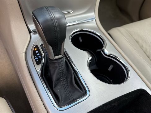 Used 2017 Jeep Grand Cherokee Overland image 55