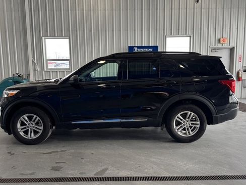 Used 2023 Ford Explorer XLT w/ Equipment Group 202A image 4