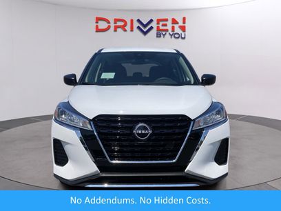 New 2025 Nissan Kicks Play S