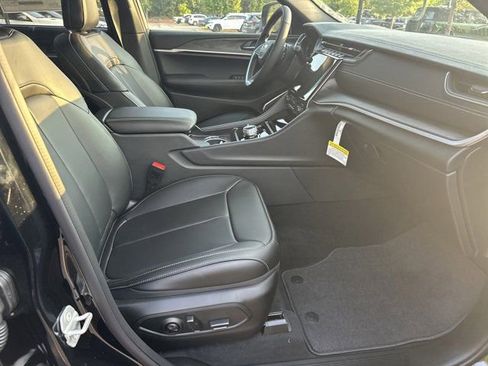 New 2025 Jeep Grand Cherokee Limited w/ Luxury Tech Group II image 13