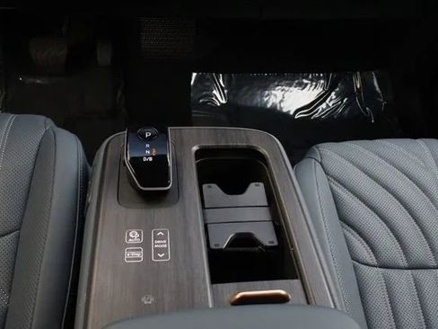 Used 2025 Nissan Ariya Platinum image 25