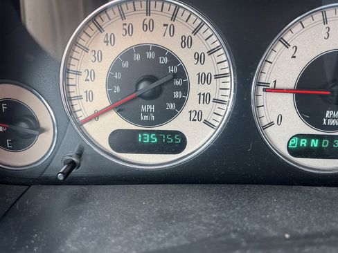 Used 2001 Chrysler Town & Country Limited image 18