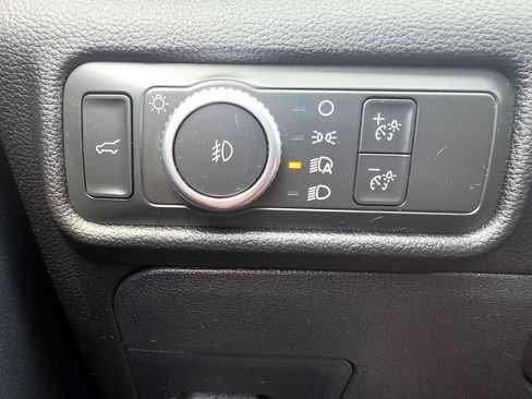 Used 2022 Ford Explorer XLT w/ Equipment Group 202A AWD/4WD image 16