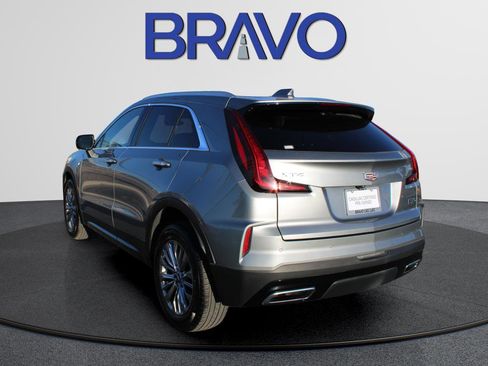 Used 2025 Cadillac XT4 Premium Luxury image 7