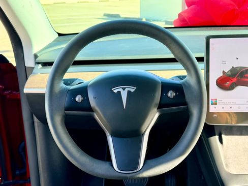 Used 2021 Tesla Model Y Long Range AWD/4WD image 24