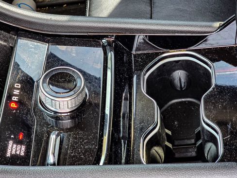 Used 2022 Jeep Grand Cherokee Limited image 12