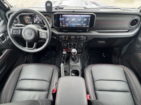 Used 2025 Jeep Wrangler Unlimited Rubicon w/ Steel Bumper Group image 17