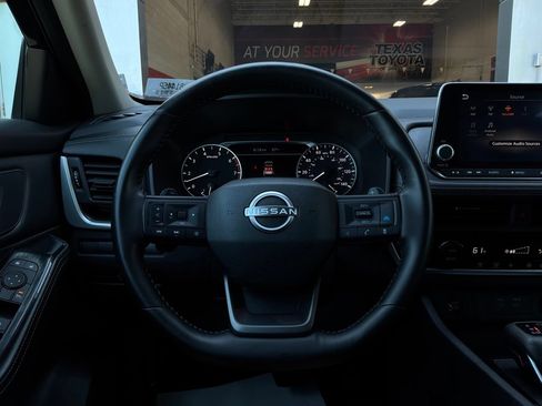 Used 2025 Nissan Rogue SV AWD/4WD image 34