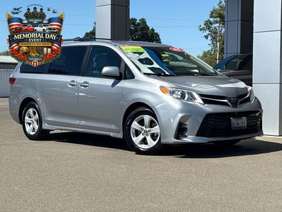 Used 2018 Toyota Sienna LE w/ Carpet Mat Package