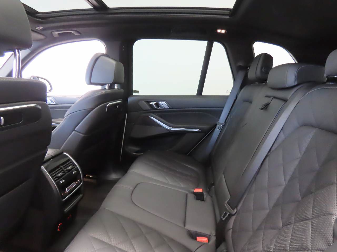 Used 2025 BMW X5 xDrive40i AWD/4WD image 17