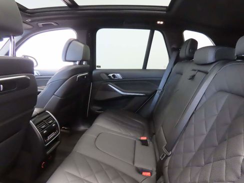 Used 2025 BMW X5 xDrive40i AWD/4WD image 17