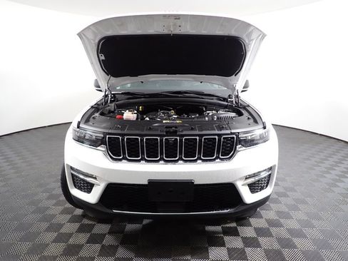 Used 2023 Jeep Grand Cherokee Limited w/ Luxury Tech Group II AWD/4WD image 45