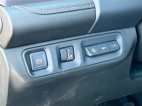 Used 2022 GMC Acadia AT4 w/ Technology Package image 10