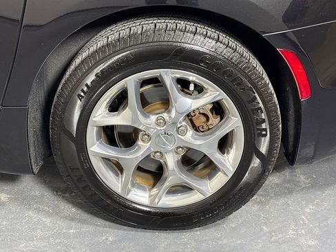 Used 2018 Chrysler Pacifica Limited w/ Advanced Safetytec Group FWD image 30
