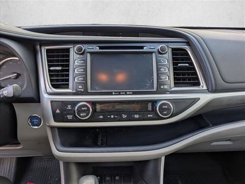 Used 2019 Toyota Highlander Limited image 13