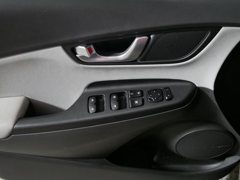 Used 2022 Hyundai Kona Limited AWD/4WD image 19