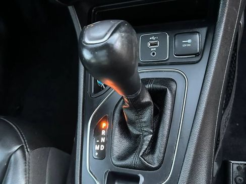 Used 2019 Jeep Cherokee Latitude Plus FWD image 30