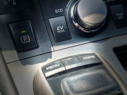 Used 2015 Lexus CT 200h w/ Navigation Package FWD image 39