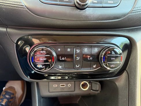 Certified 2023 Buick Encore GX Select w/ Sport Touring Package FWD image 28