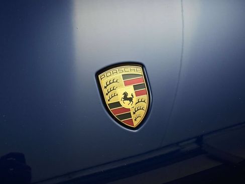 Certified 2022 Porsche Macan AWD/4WD image 13