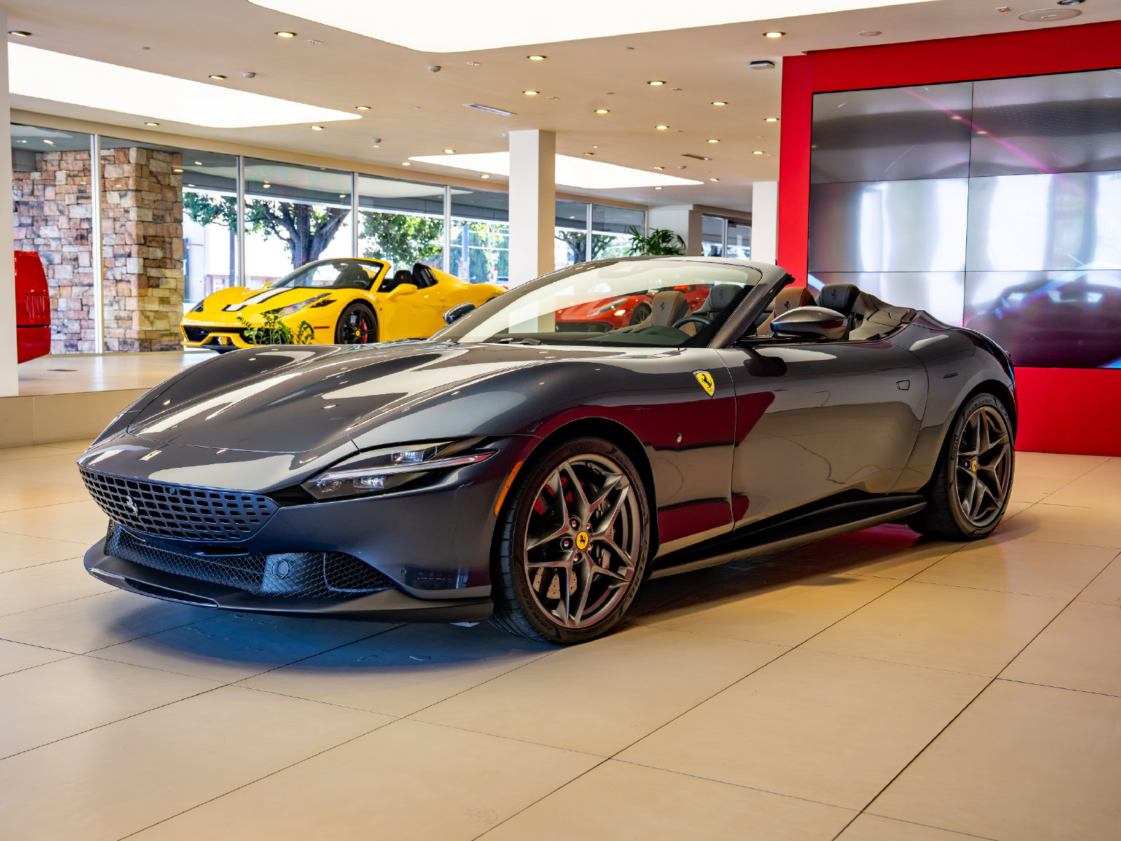 Used 2025 Ferrari Roma Spider RWD image 3