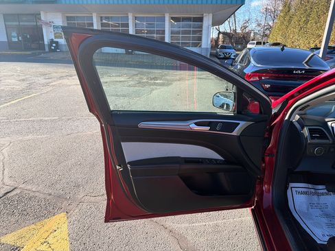 Used 2019 Ford Fusion SE w/ Equipment Group 151A image 17