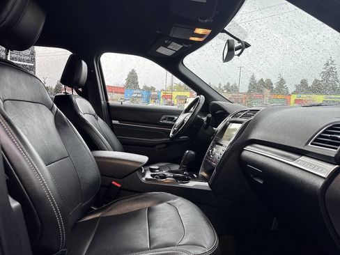 Used 2018 Ford Explorer Limited image 19