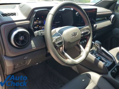 Used 2025 Chevrolet Colorado Z71 w/ Technology Package AWD/4WD image 19