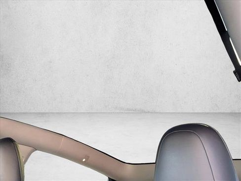 Used 2021 Tesla Model Y Long Range image 15