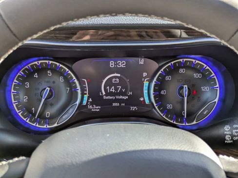 Used 2024 Chrysler Pacifica Limited image 27