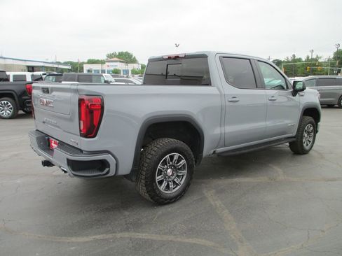 Used 2024 GMC Sierra 1500 AT4 w/ Technology Package AWD/4WD image 5