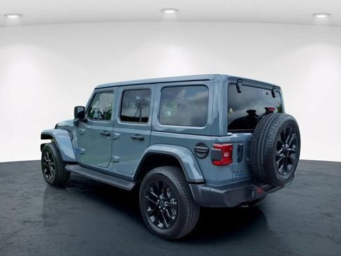 Used 2025 Jeep Wrangler Unlimited Sahara AWD/4WD image 9