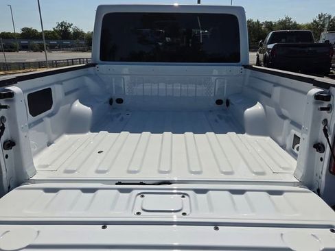 Used 2026 Jeep Gladiator Sport AWD/4WD image 7