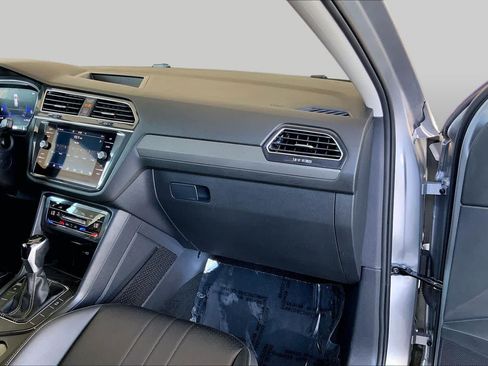 Used 2024 Volkswagen Tiguan SE AWD/4WD image 18