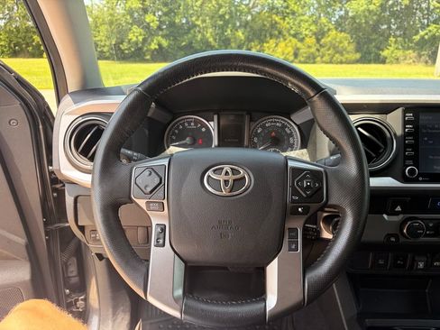 Used 2023 Toyota Tacoma SR5 RWD image 18