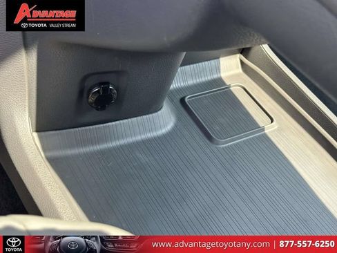Used 2021 Toyota Sienna XLE AWD/4WD image 36