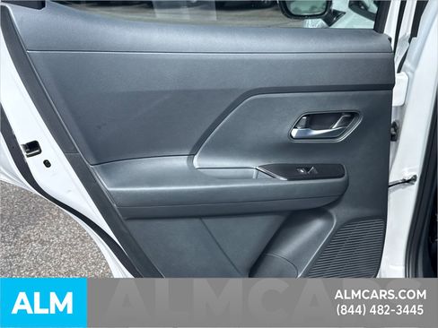 Used 2025 Nissan Kicks SV image 24